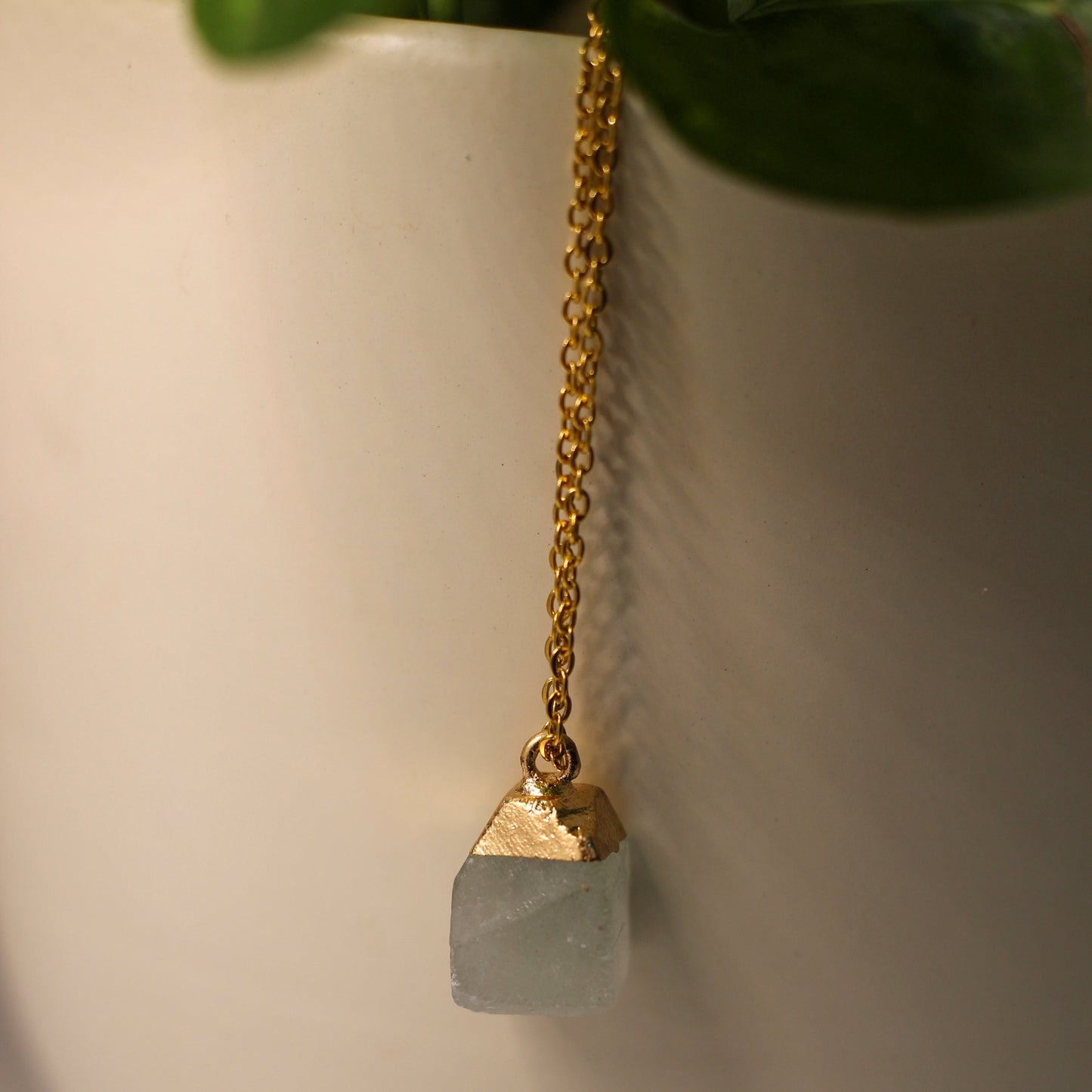 Raw Stone Crystal Necklace Square (Moon Grey)