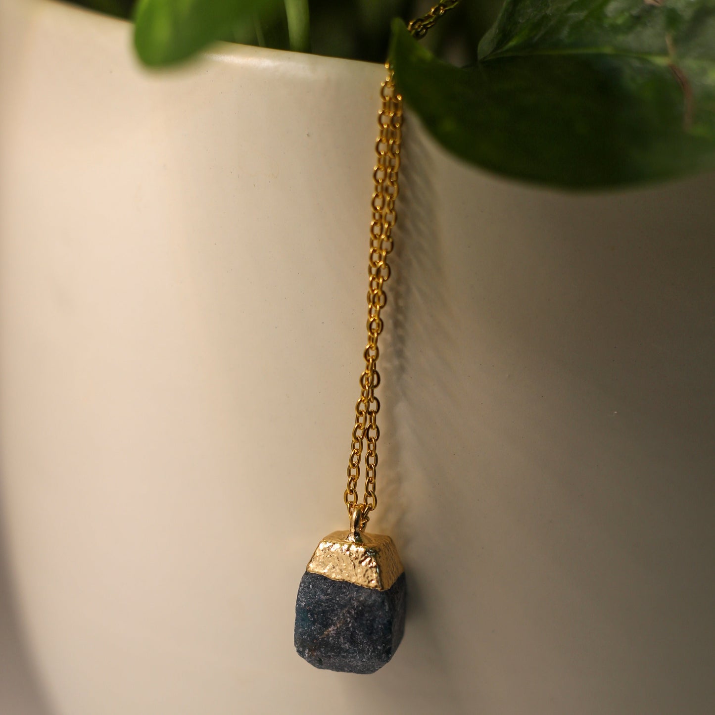 Raw Stone Crystal Necklace Square (Green)