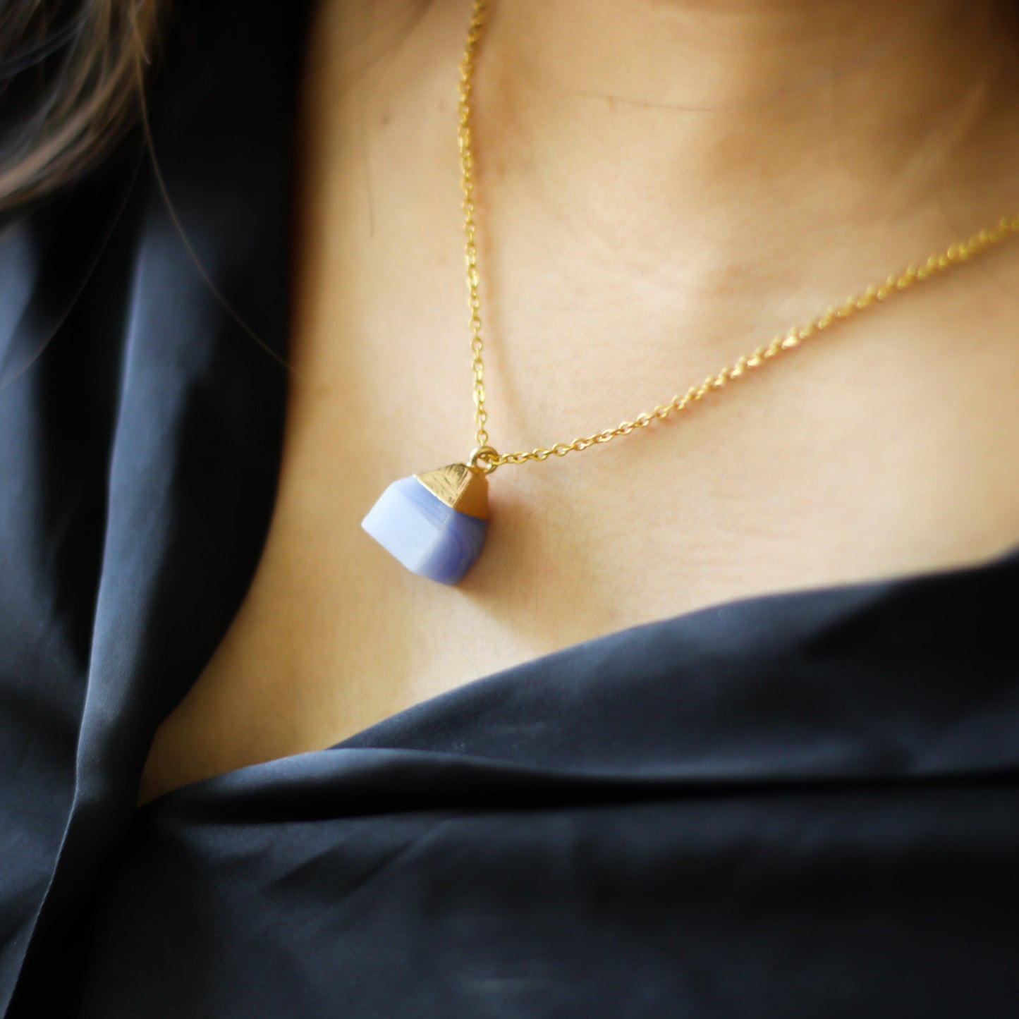 Raw Stone Crystal Necklace Square (Light Purple Blue)