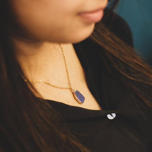 Raw Stone Crystal Necklace (Navy Blue)