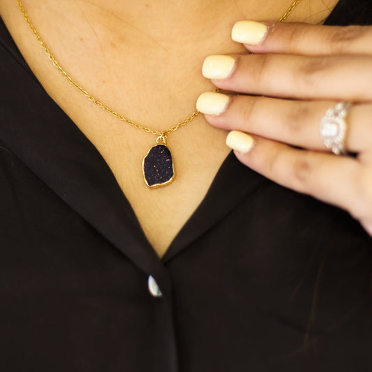 Raw Stone Crystal Necklace (Black)