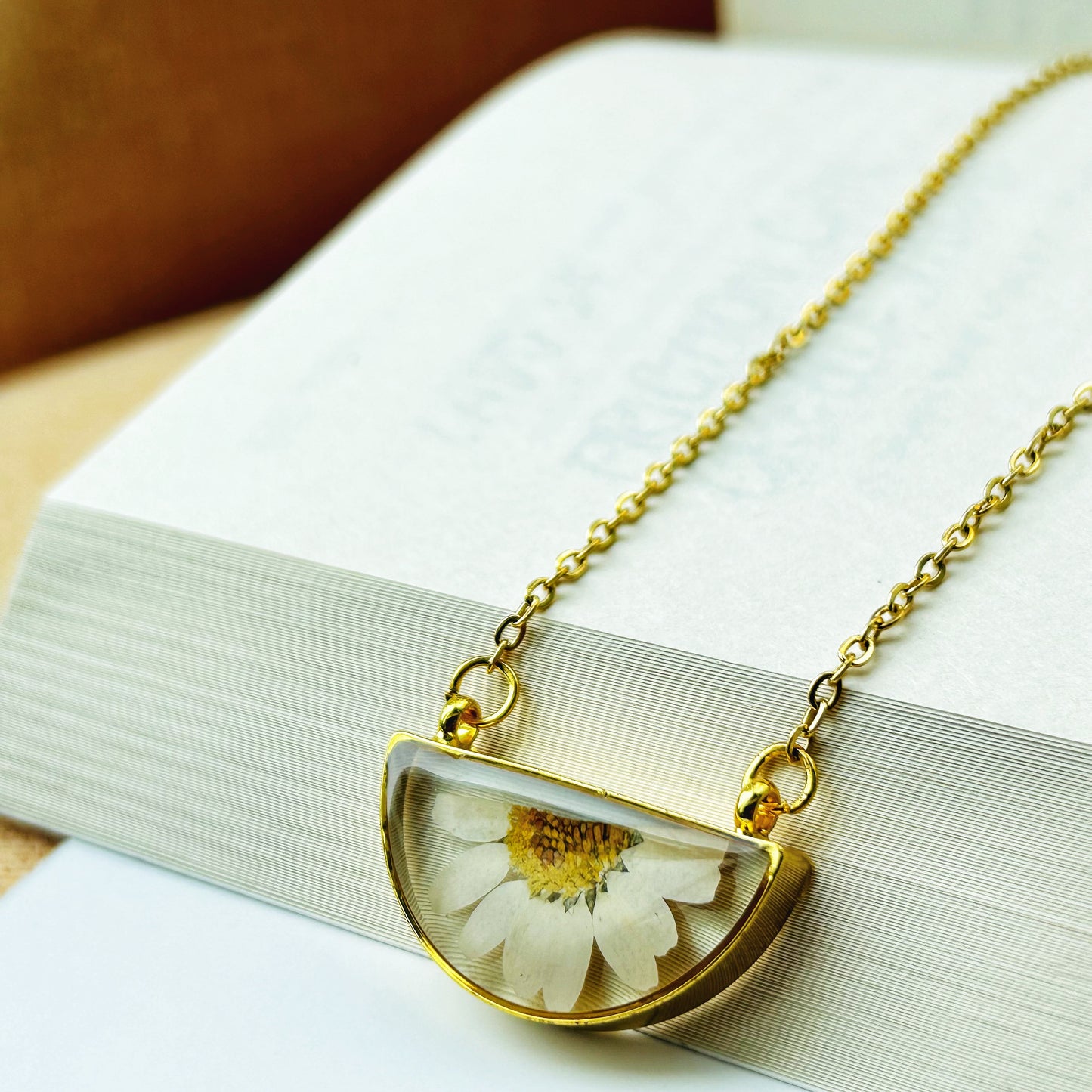 Half Circle Daisy Necklace