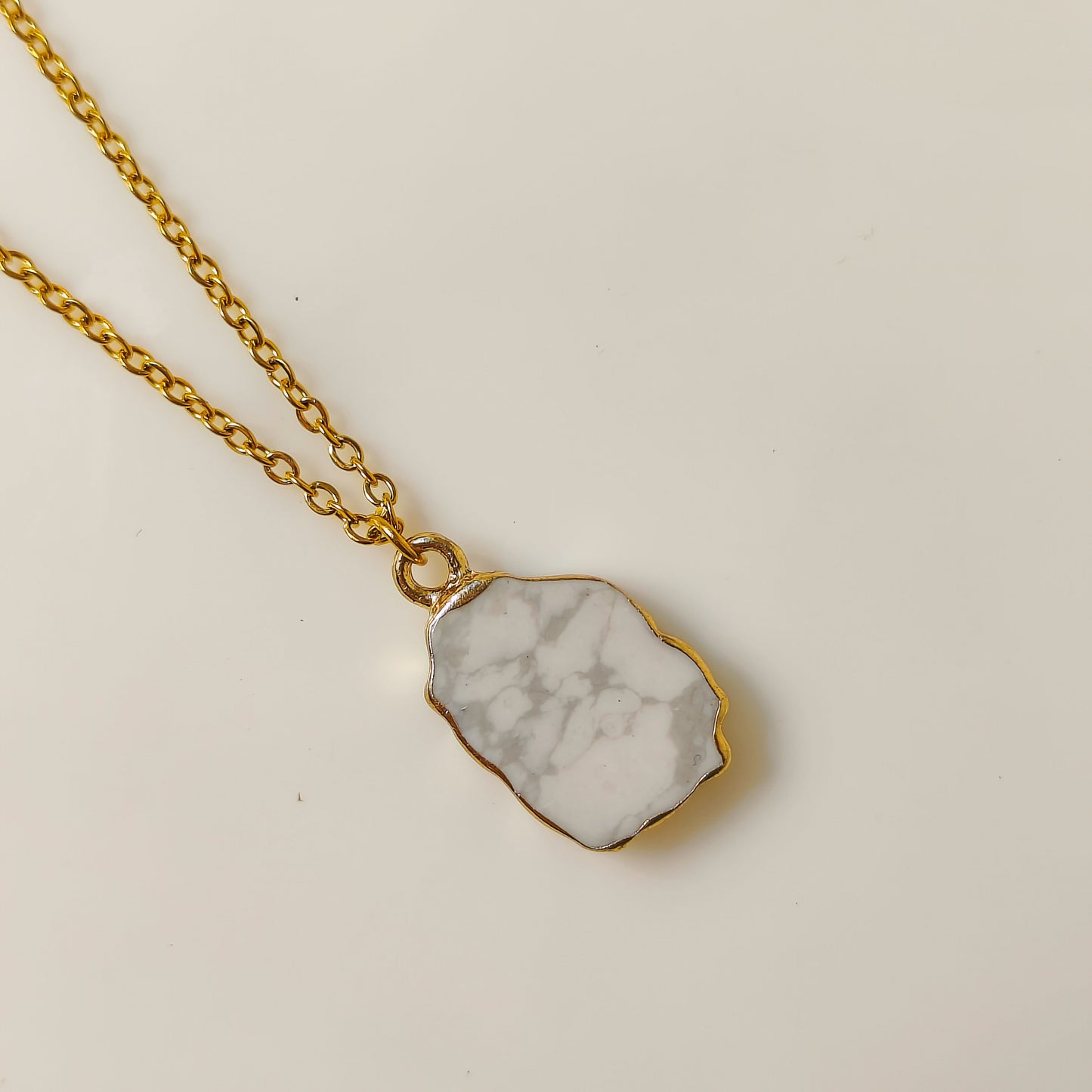 Raw Stone Crystal Necklace (Marble White)