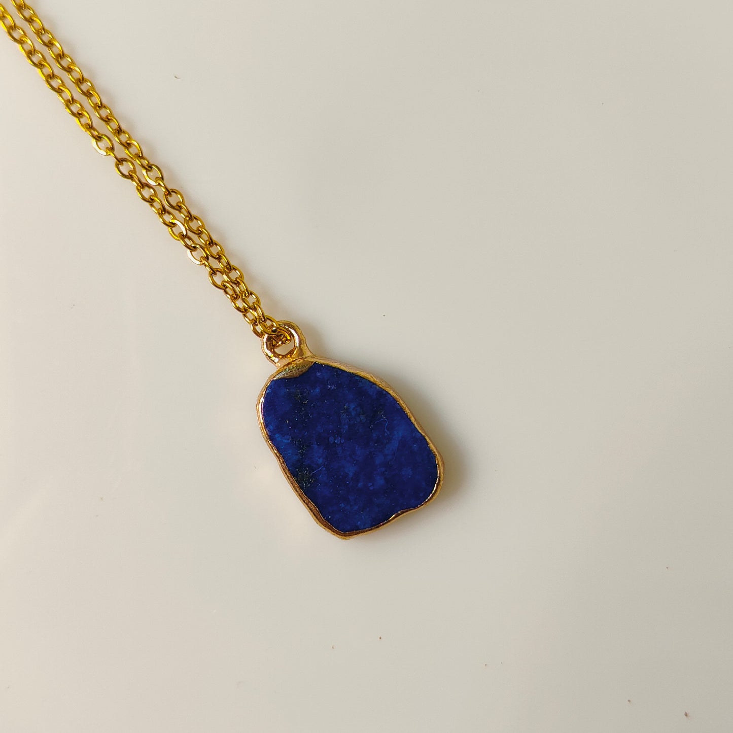 Raw Stone Crystal Necklace (Navy Blue)